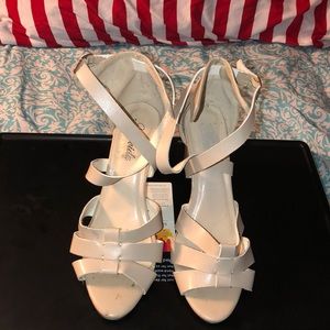 Women’s heels size 9